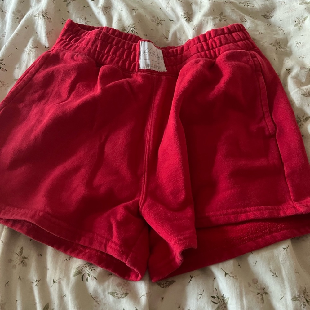 red hollister shorts